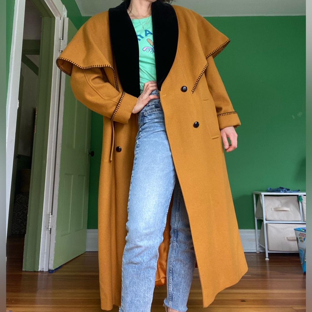 Vintage 70s Loring Forstmann mustard yellow wool blend coat black collar cape